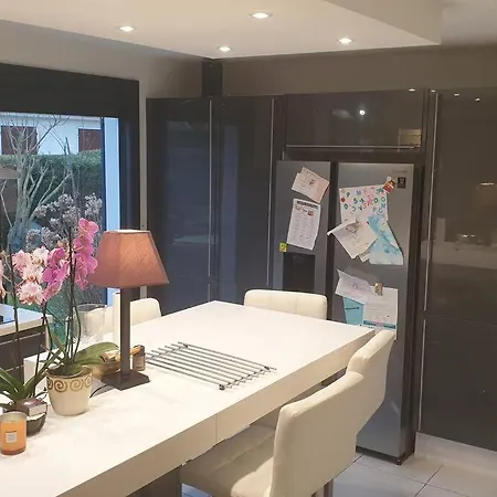 Maison Familiale Avec Parking Apartment